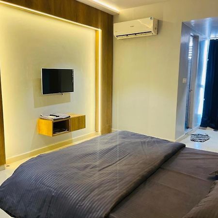 Oyo Florence Hotel Surate Extérieur photo