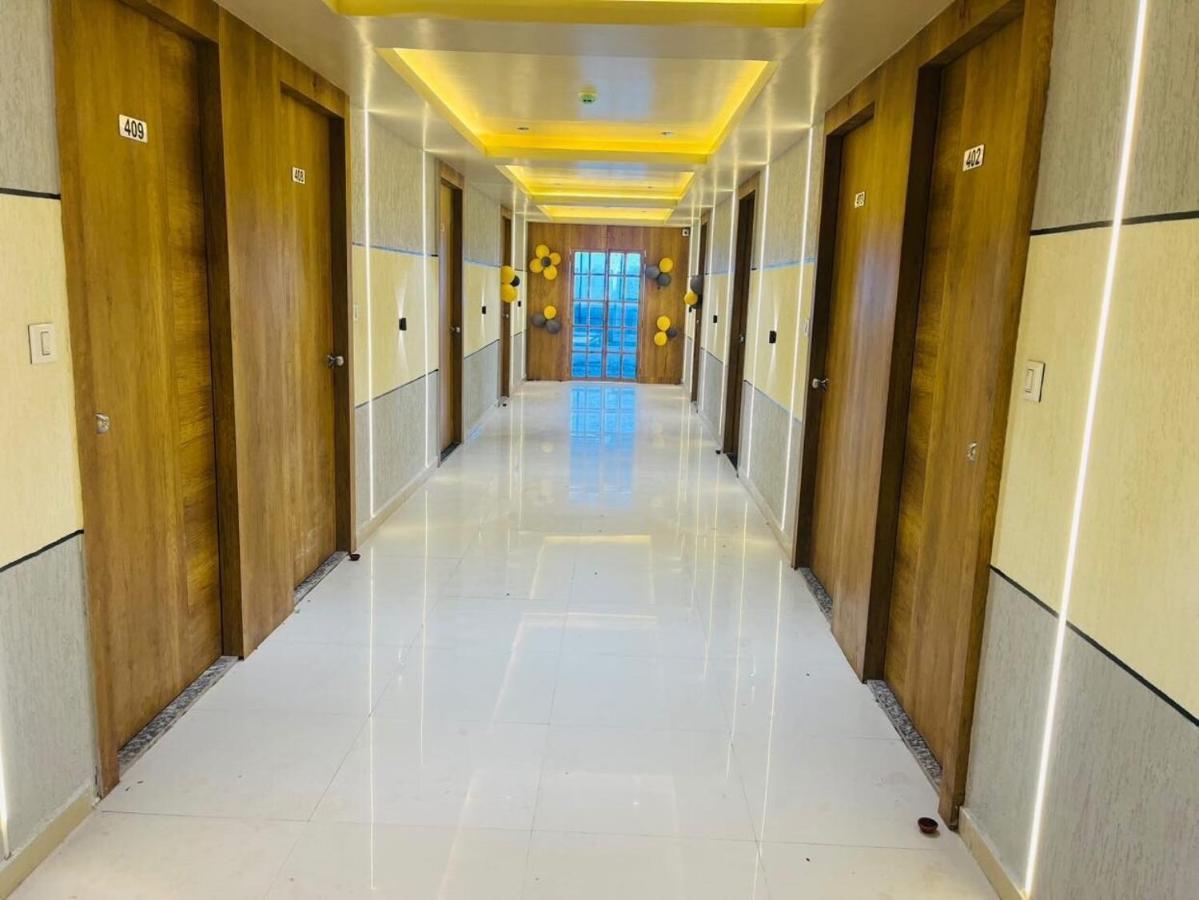 Oyo Florence Hotel Surate Extérieur photo